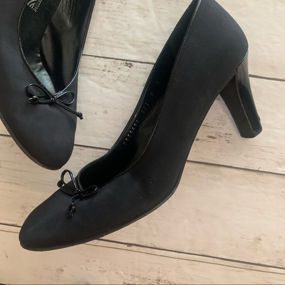 Ferragamo Shoe String Bow Pumps Black Heels Size 8 Vintage Round Toe - Picture 3 of 11